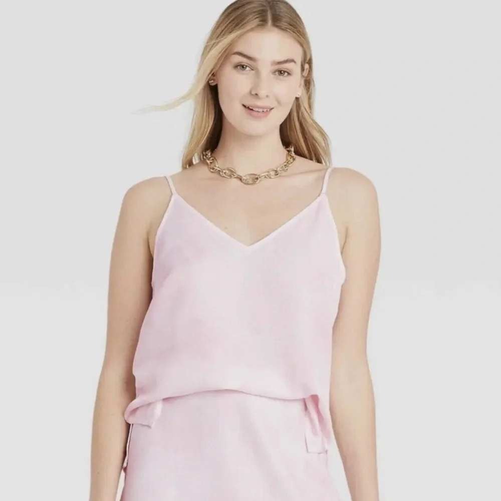 A New Day Camisole Women L Pink V-Neck Adjustable Spaghetti Strap Minimalist